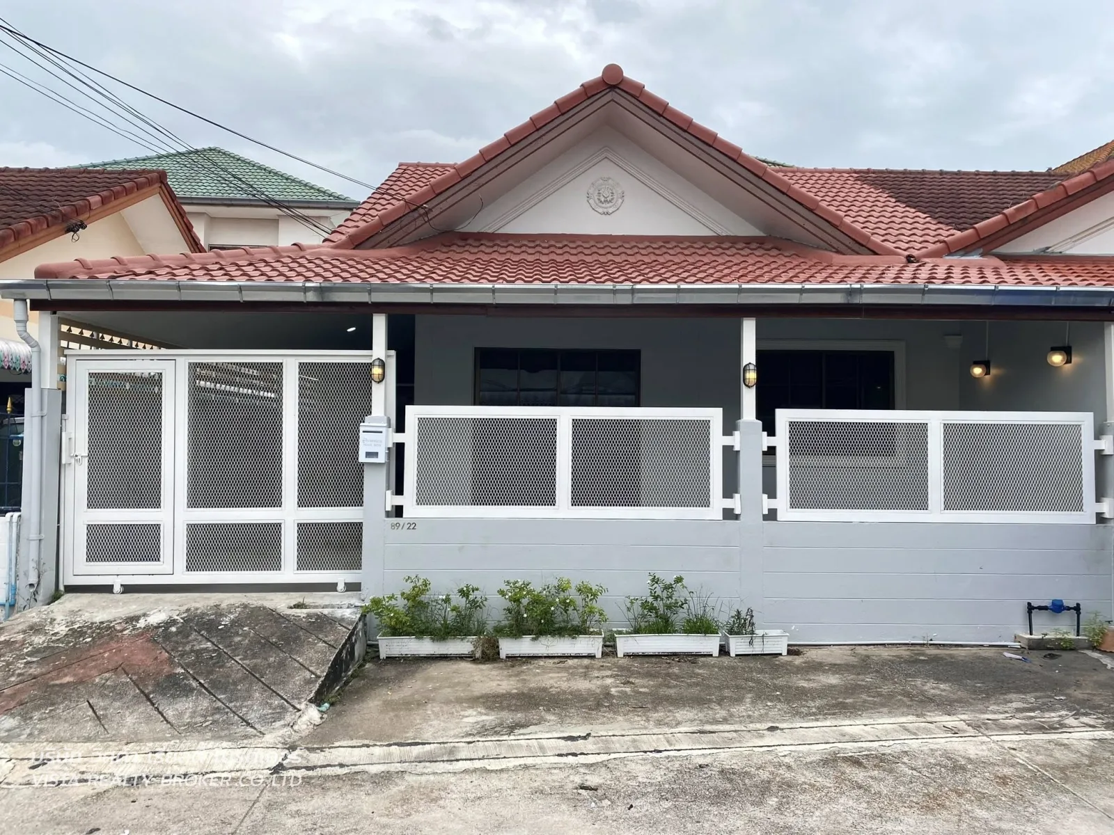 บ้านแฝดหลังใหญ่ อารมณ์บ้านเดี่ยว หมู่บ้านโชคชัยวิลเลจ 2 ซอยเขาน้อย พัทยา ชลบุรี