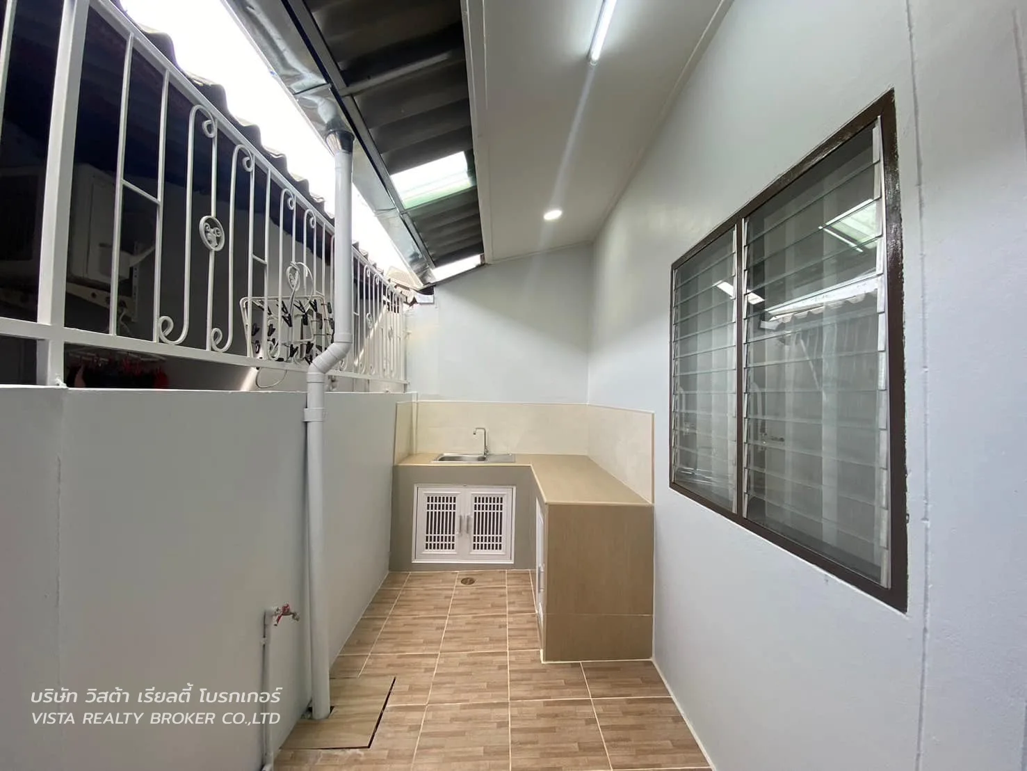 ทาวน์เฮ้าส์หลังใหญ่ เงียบสงบดีมาก หมู่บ้านรวิพรวิลเลจ2 ซอยเขาน้อย พัทยา - 5