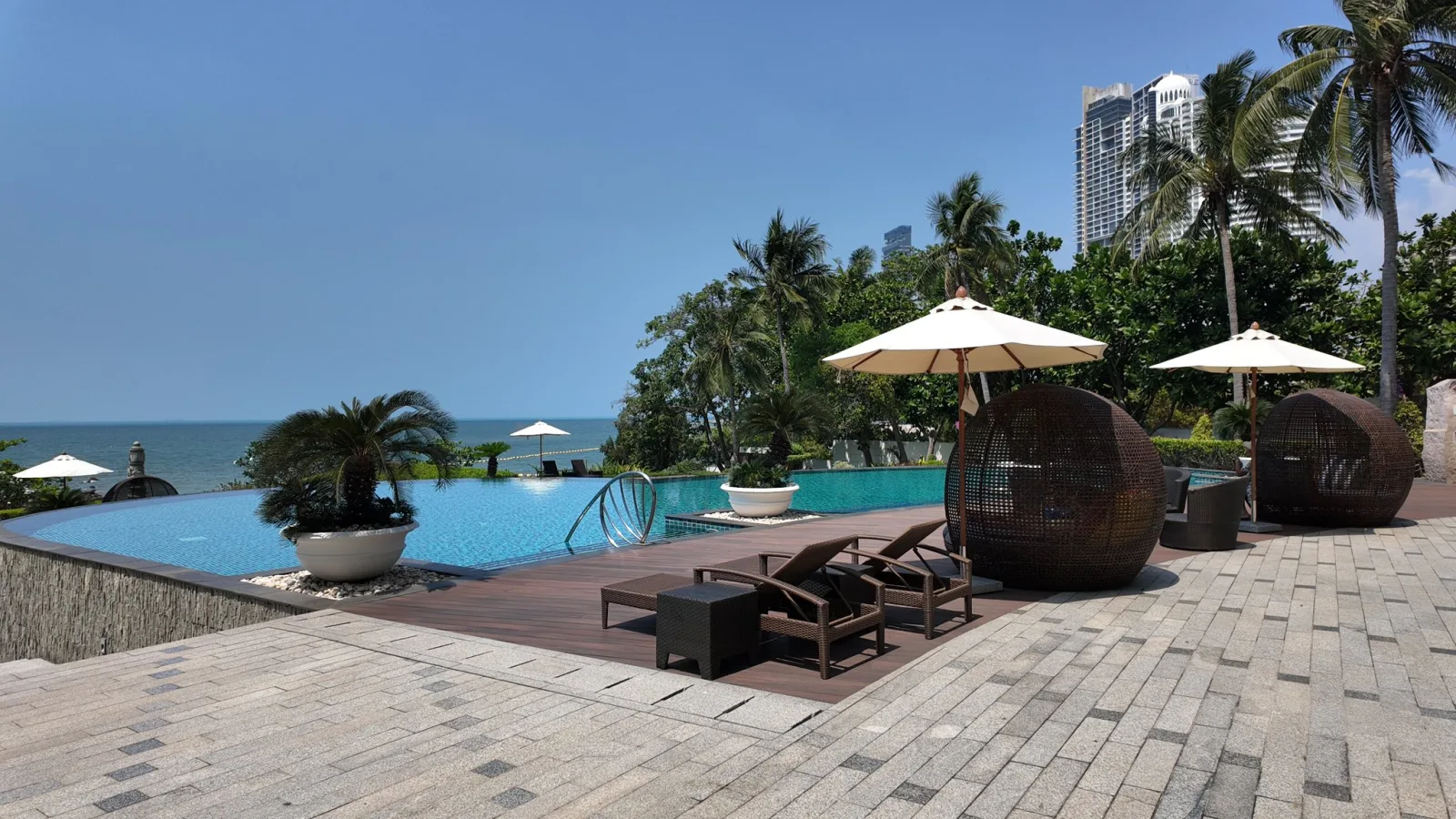 Luxury Condo ติดหาดวงศ์อมาตย์ มาพร้อมยูนิตขนาดใหญ่ วิวทะเลชัด และมีความเป้นส่วนตัวสูงสุด! - 2