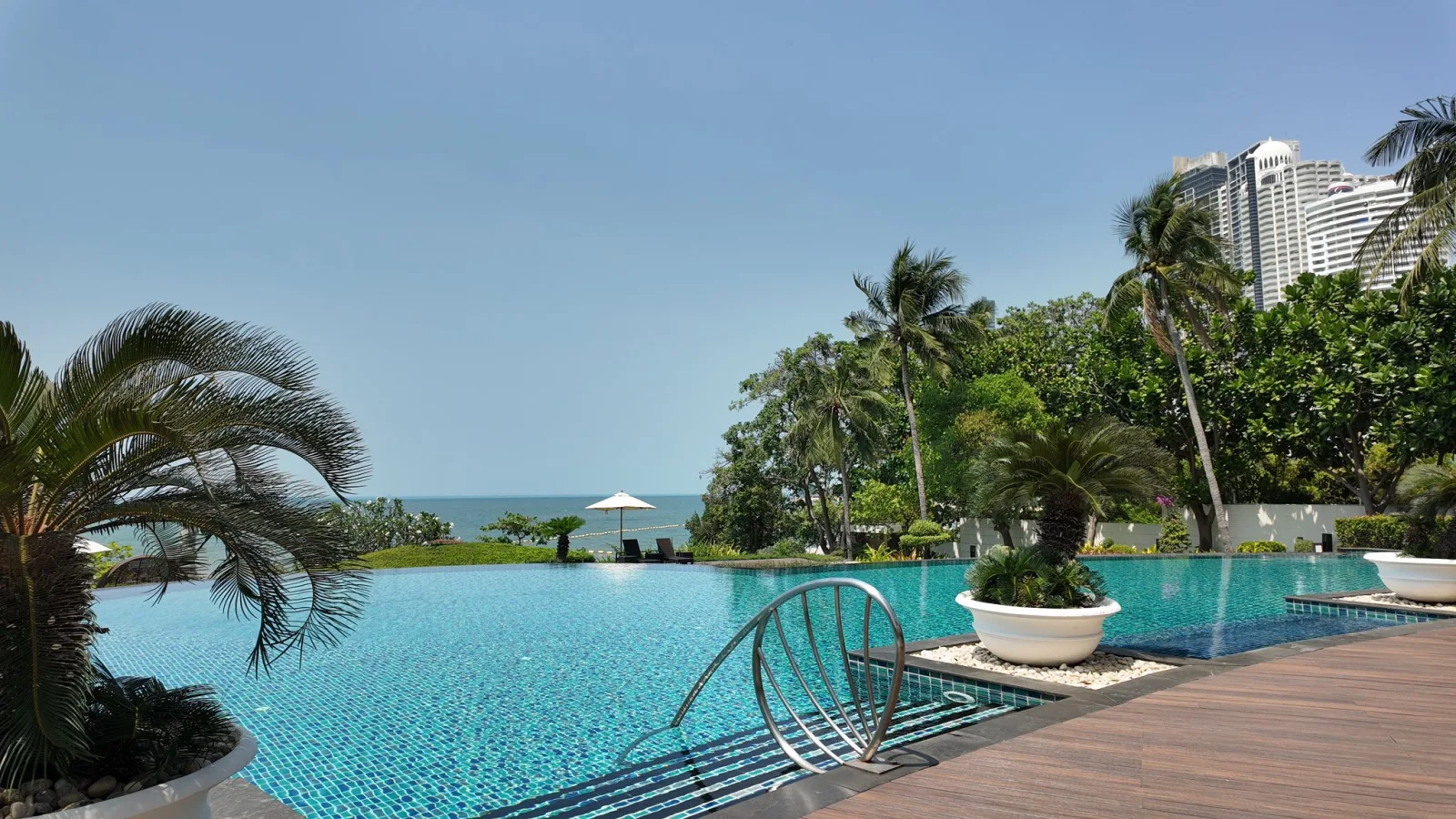 Luxury Condo ติดหาดวงศ์อมาตย์ มาพร้อมยูนิตขนาดใหญ่ วิวทะเลชัด และมีความเป้นส่วนตัวสูงสุด! - 8