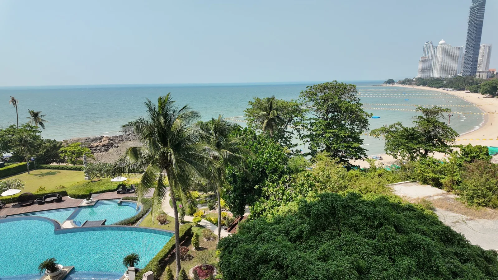 Luxury Condo ติดหาดวงศ์อมาตย์ มาพร้อมยูนิตขนาดใหญ่ วิวทะเลชัด และมีความเป้นส่วนตัวสูงสุด!