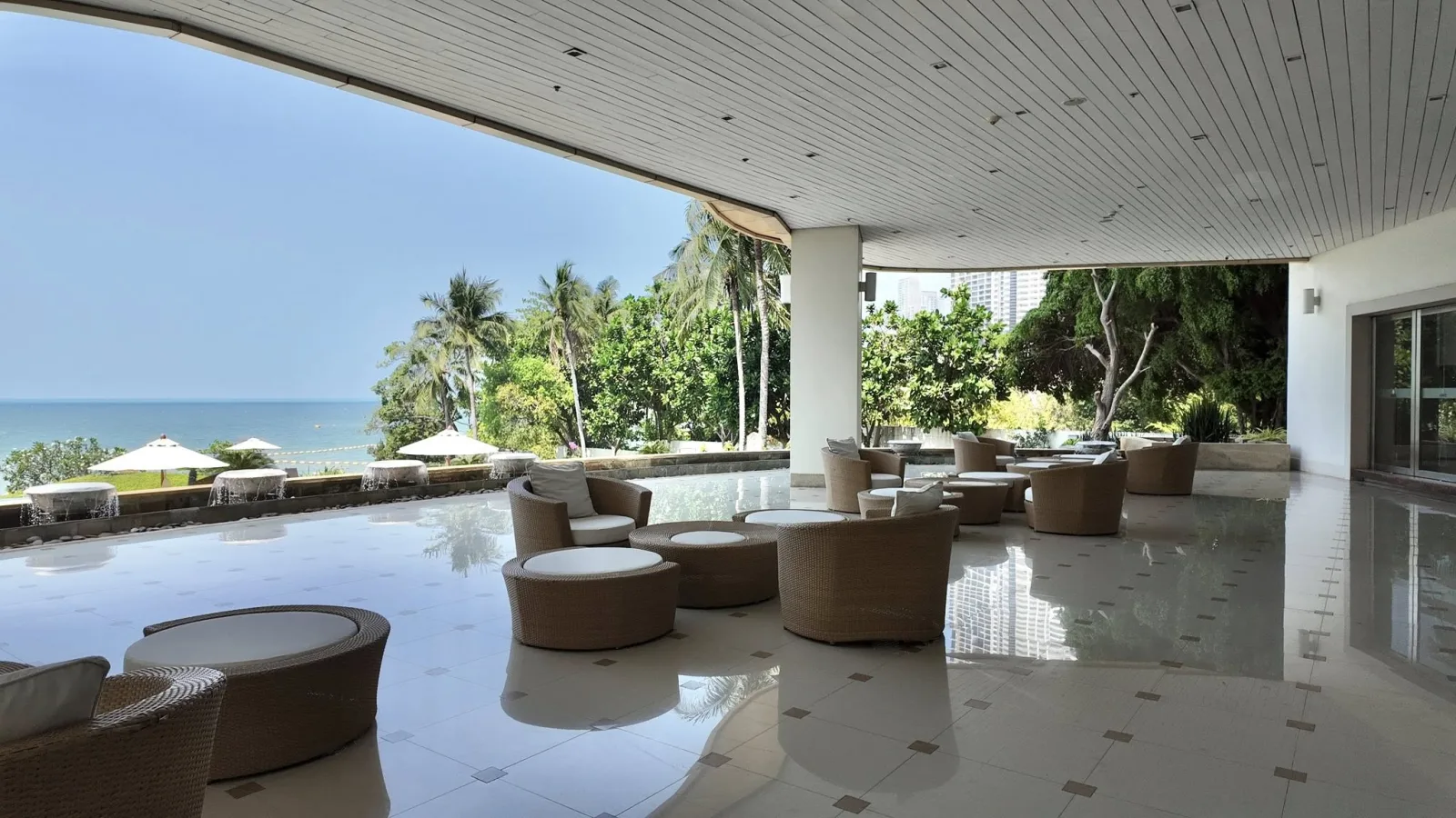 Luxury Condo ติดหาดวงศ์อมาตย์ มาพร้อมยูนิตขนาดใหญ่ วิวทะเลชัด และมีความเป้นส่วนตัวสูงสุด! - 13