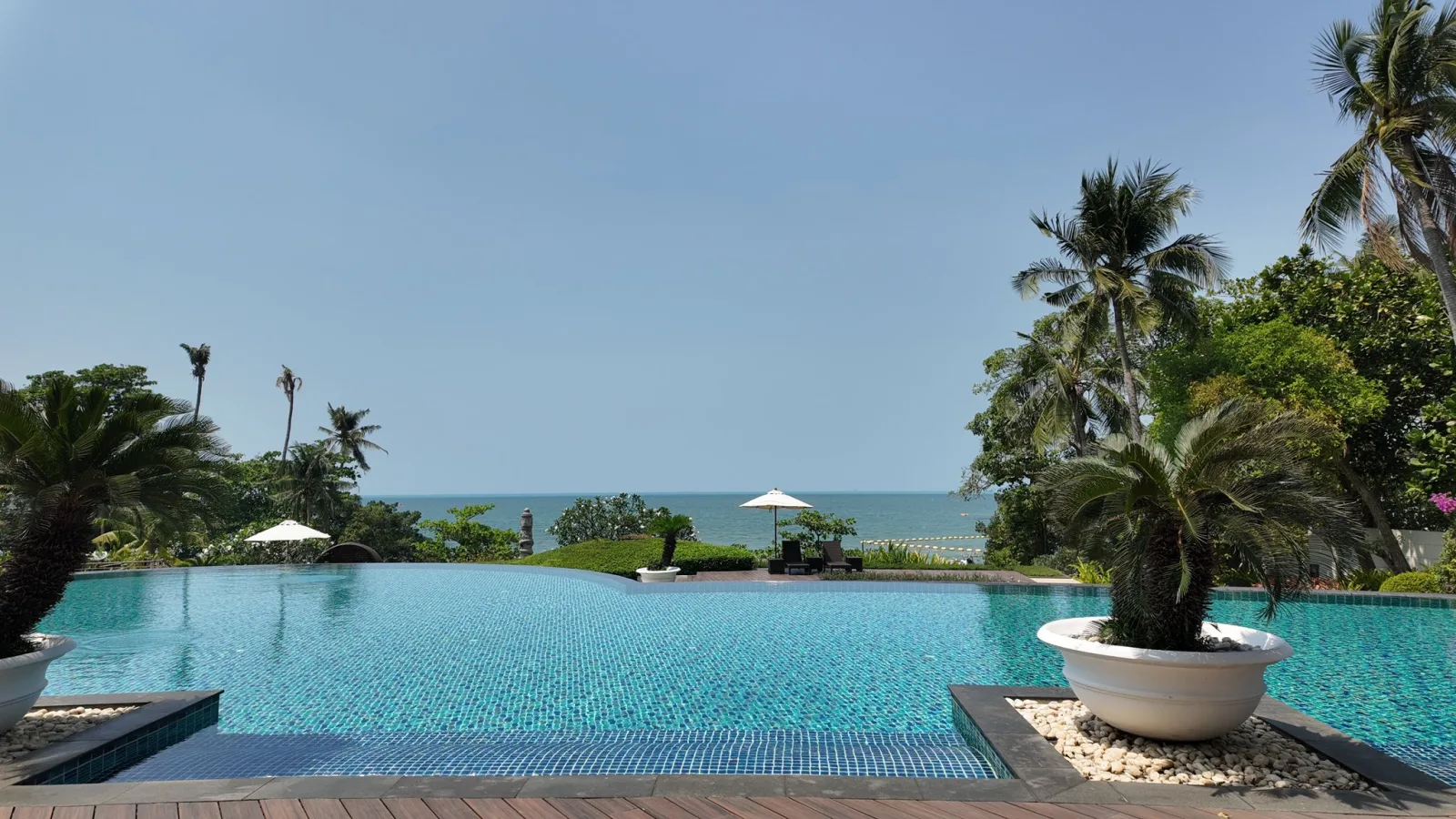 Luxury Condo ติดหาดวงศ์อมาตย์ มาพร้อมยูนิตขนาดใหญ่ วิวทะเลชัด และมีความเป้นส่วนตัวสูงสุด! - 14