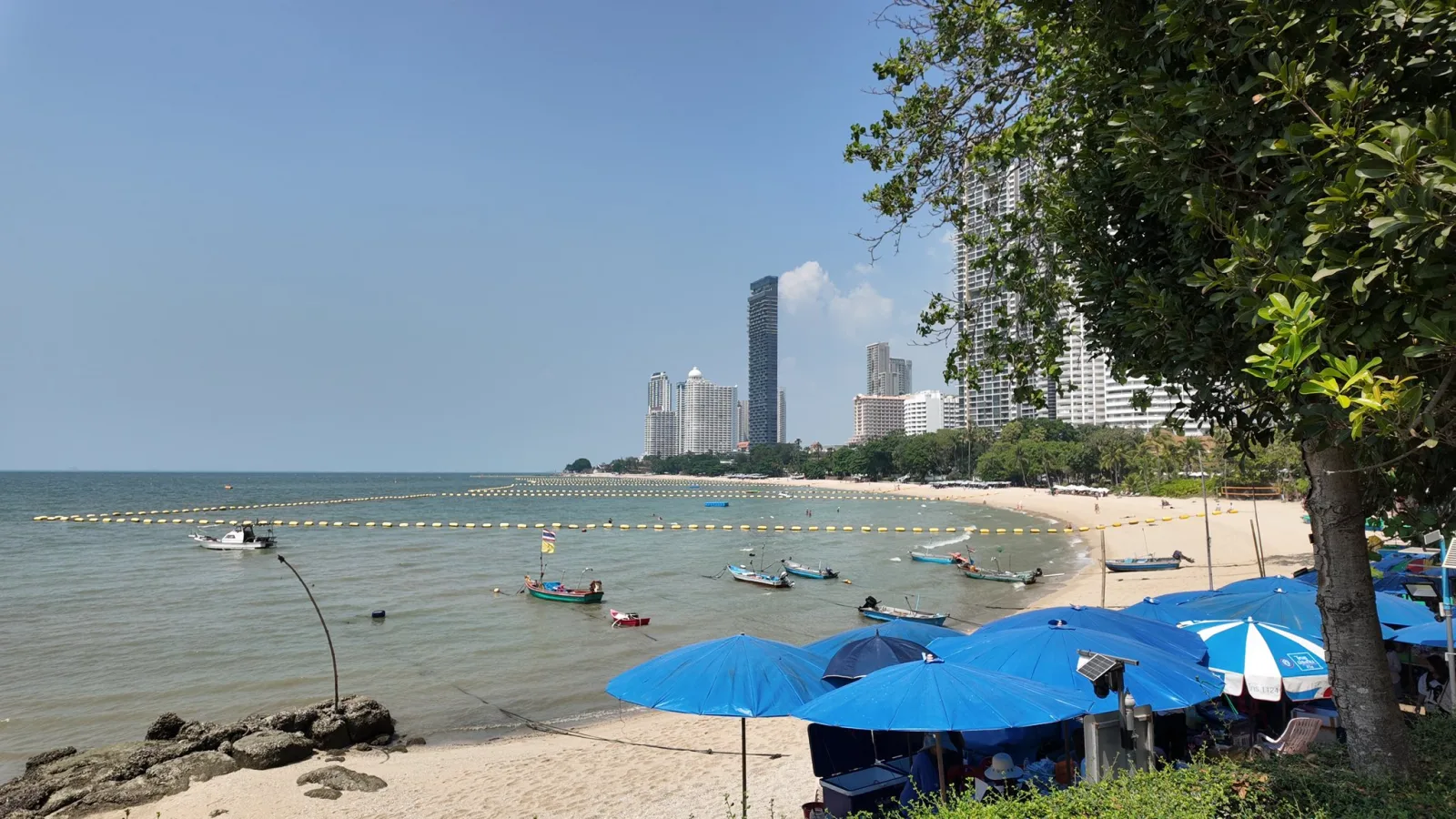 Luxury Condo ติดหาดวงศ์อมาตย์ มาพร้อมยูนิตขนาดใหญ่ วิวทะเลชัด และมีความเป้นส่วนตัวสูงสุด! - 17